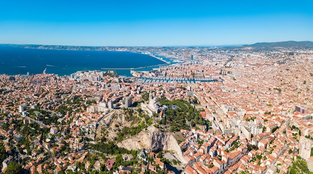 Panoramiczny widok z lotu ptaka Marsylii Francja