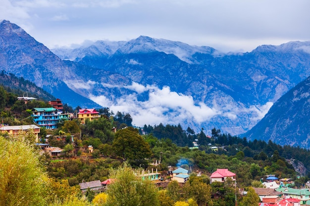 Panoramiczny widok z lotu ptaka miasta Kalpa Indie