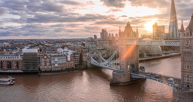 Panoramiczny Widok Z Lotu Ptaka Na London Tower Bridge I Tamizę