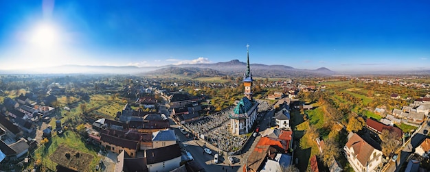 Panoramiczny Widok Z Lotu Ptaka Na Wesoły Cmentarz W Sapanta W Rumunii