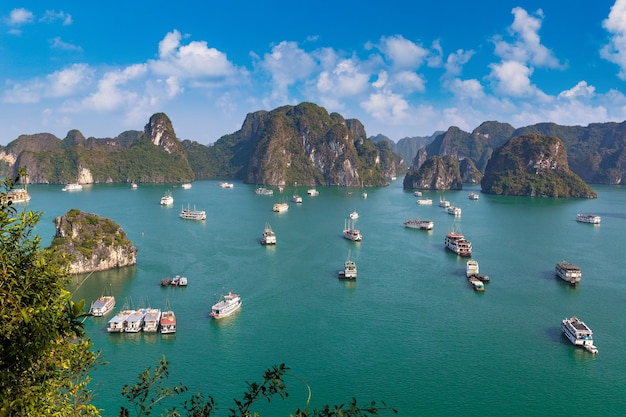 Panoramiczny widok z lotu ptaka na zatokę Halong, Wietnam