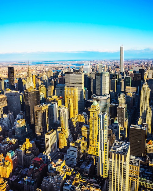 Panoramiczny widok z lotu ptaka. w dzielnicy Midtown na Manhattanie w Nowym Jorku. Rzeka Hudson jest w tle. Panoramę metropolii, USA. Budynek architektury amerykańskiej. Panorama Metropolii Nowego Jorku