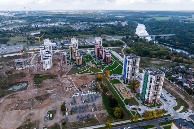 Panoramiczny Widok Z Lotu Ptaka Z Dużej Wysokości Na Czerwone Dachy Starego Dużego Miasta