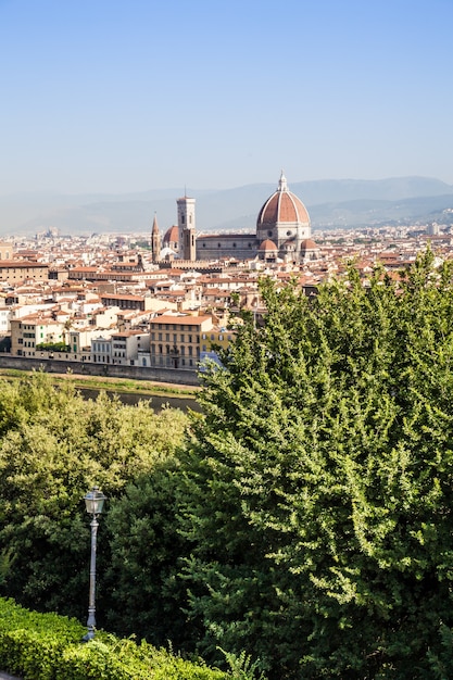 Panoramiczny widok z Piazzale Michelangelo we Florencji - Włochy