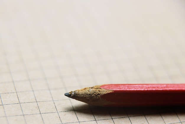 Papier milimetrowy notebooka tło pusta strona retro szkicownik i stary ołówek