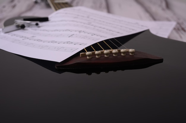 Zdjęcie papier na gitarze