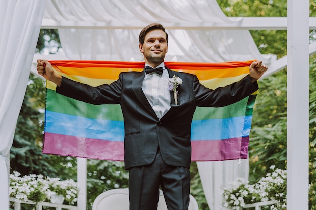 Para Homoseksualna świętująca Własny ślub - Para Lbgt Na Ceremonii ślubnej, Koncepcje Dotyczące Inkluzywności, Społeczności Lgbtq I Równości Społecznej