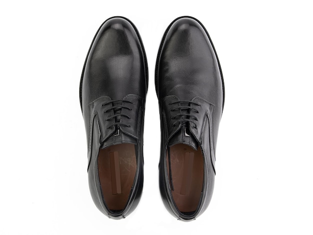 Para klasycznych skórzanych eleganckich butów męskich na białym tle Stylowe czarne buty pana młodego Izolowany obiekt z bliska na białym tle
