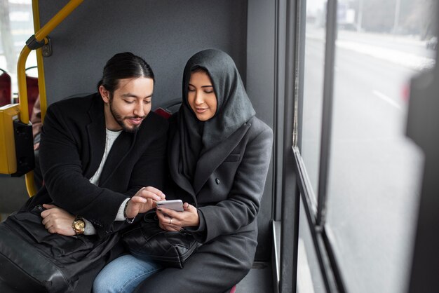 Para muzułmańska podróżująca razem