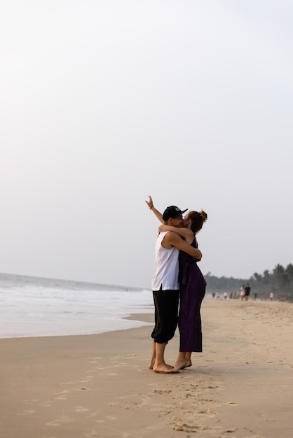 Para na plaży w Goa