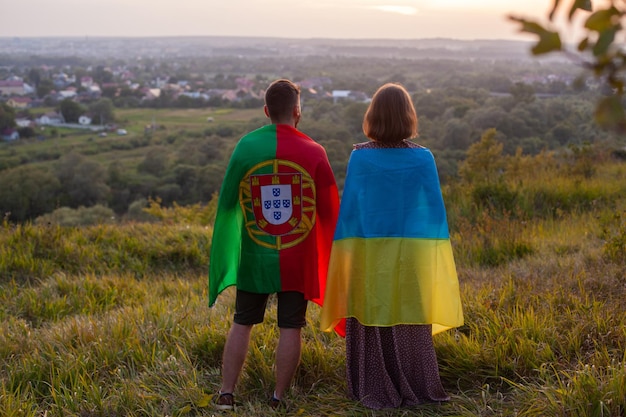 Para Pokryta Flagami Ukrainy I Portugalii