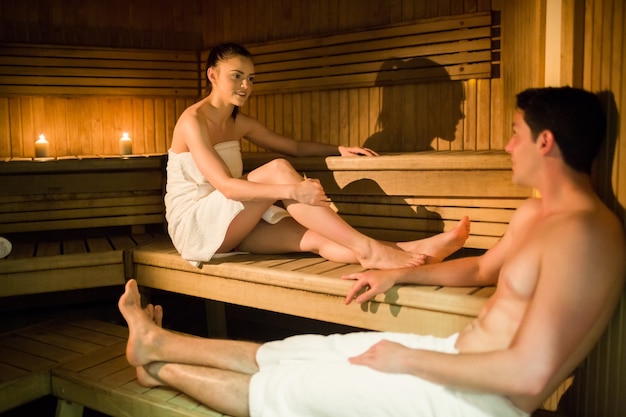 Para relaks w saunie