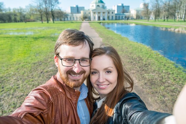 Para Robiąca Selfie.