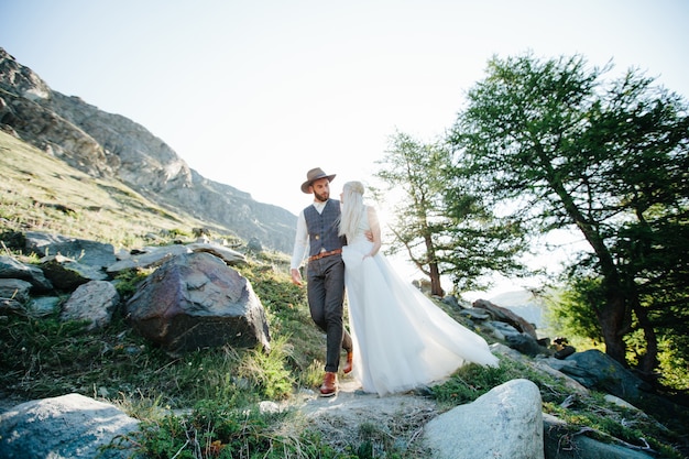 Para ślubna ślub w górach w Szwajcarii