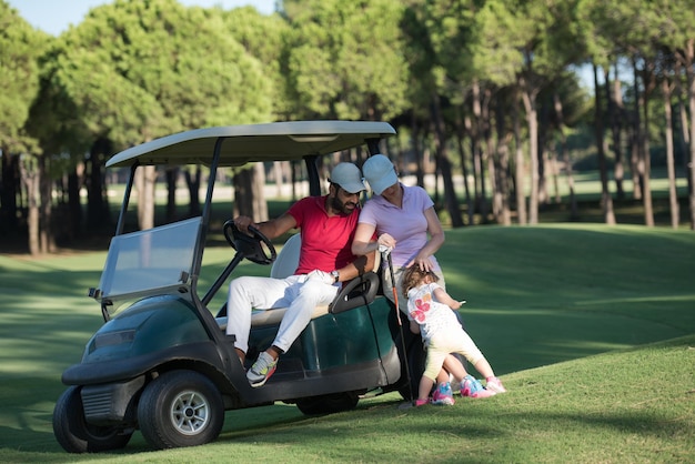 para w wózku buggy na polu golfowym