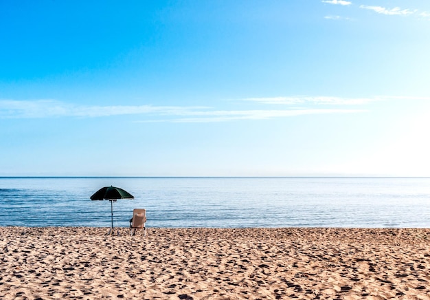 Parasol plażowy rano