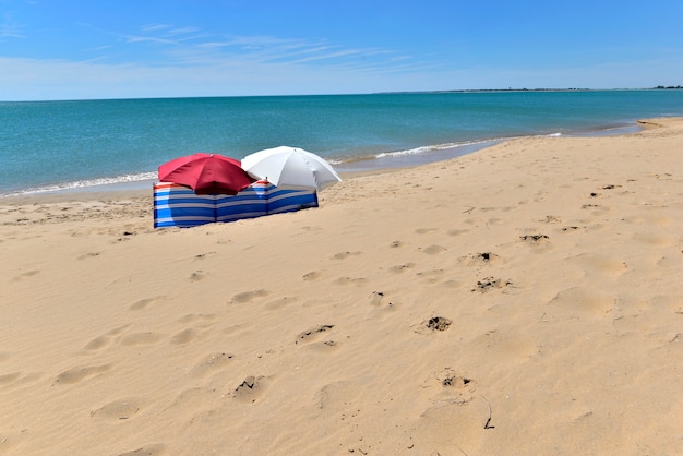 Parasole na plaży