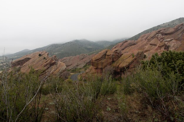 Park Amfiteatr Red Rocks Po Deszczu Na Wiosnę W Stanie Kolorado.