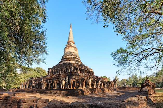 Park historyczny Wat Chang Lom Sri Satchanalai Tajlandia