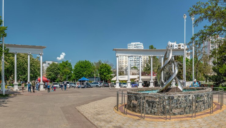 Zdjęcie park nadmorski lub primorsky w czernomorsku na ukrainie