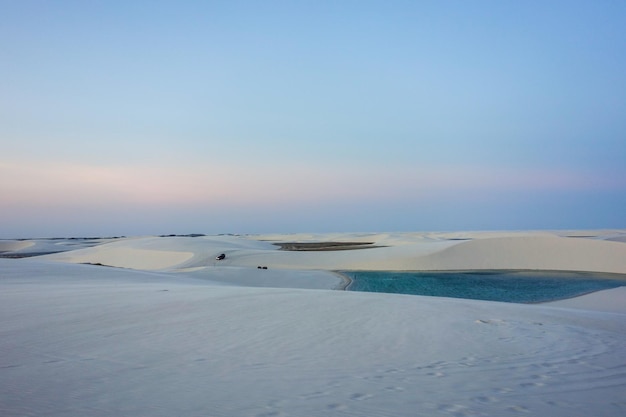 Park narodowy Lencois Maranhenses Brazylia Wydmy i laguny na zachodzie słońca