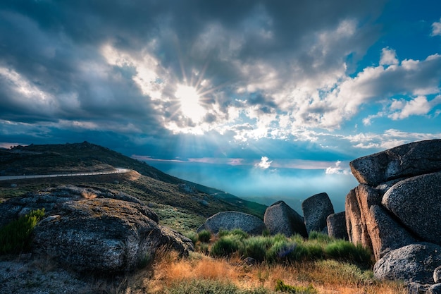 Park przyrody Serra Da Estrela w Portugalii Piękny krajobraz w górach o wschodzie słońca