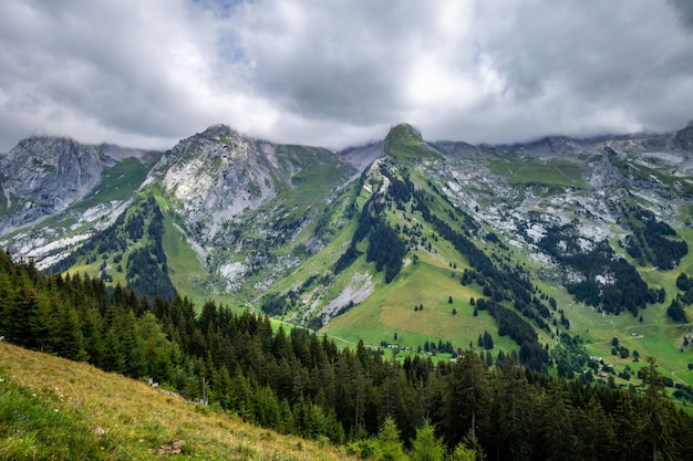 Pasmo górskie Aravis w Górnej Sabaudii we Francji