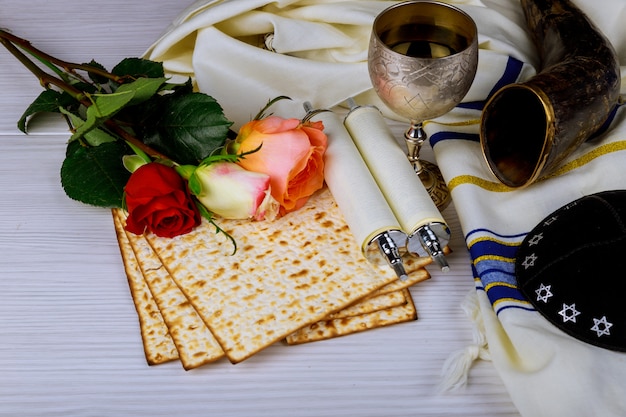 Passover Wakacyjny Pojęcie Z Winem I Matzoh Nad Tłem