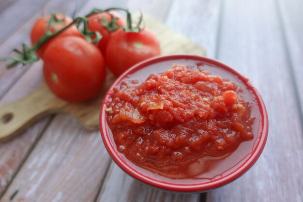 Zdjęcie pasta pomidorowa z dojrzałymi pomidorami