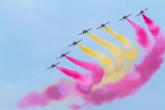 Zdjęcie patrulla aguila, akrobacyjny zespół demonstracyjny hiszpańskich sił powietrznych