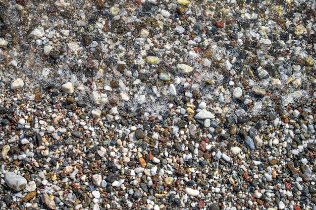 Pebbles And Foam Beach Pebbles I Miękkie Piankowe Fale Morze Kamienie Tło