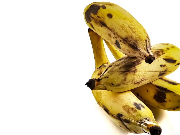 Zdjęcie pęczek starych i przejrzałych bananów nam wah, które są bardzo smaczne i słodkie