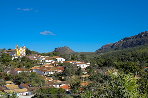 Pejzaż i widok na wzgórze Sao Jose Historyczne miasto Tiradentes Światowe dziedzictwo UNESCO Minas Gerais Brazylia