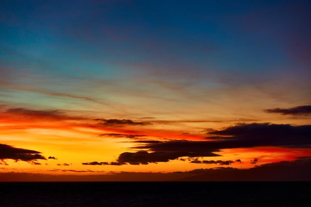 Pejzaż morski - zachód słońca nad Oceanem Atlantyckim