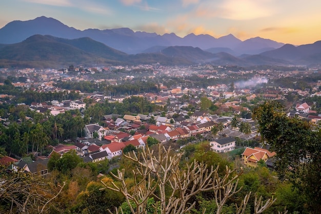 Pejzaż starego miasta Luang Prabang w Loas