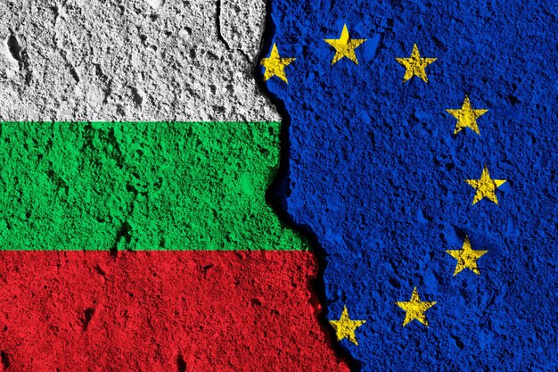 Pęknięcie między unią europejską a bułgarią flagi koncepcja relacji politycznych