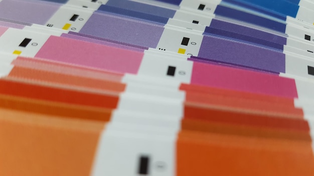 Zdjęcie pełna klatka z kolorowymi próbkami