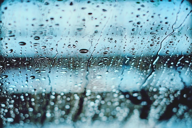 Zdjęcie pełne zdjęcie mokrego szkła w porze deszczowej