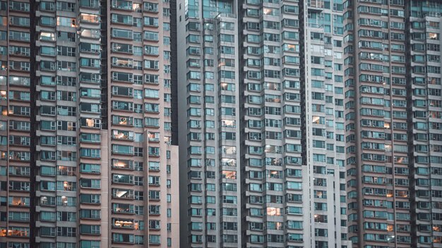 Pełne zdjęcie nowoczesnych budynków w Hongkongu