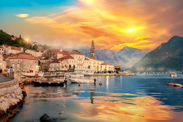 Perast w Zatoce Kotorskiej latem