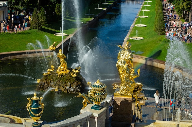 Peterhof Park w Sankt Petersburgu w Rosji