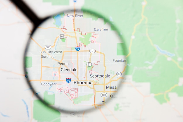 Zdjęcie phoenix, stany zjednoczone wizualizacja miasta koncepcja na ekranie wyświetlacza przez szkło powiększające