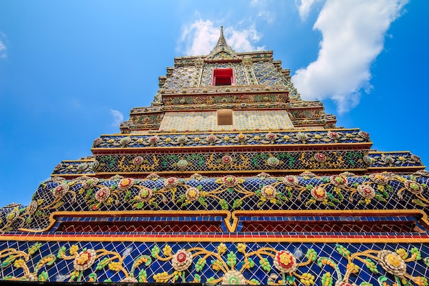 Phra Maha Chedi Si Ratchakan w Wat Pho w Bangkoku TAJLANDIA