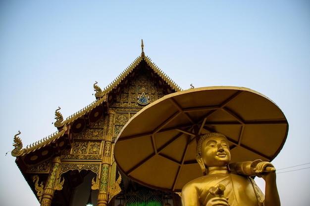 Phra Sangkachai z Grubym Mnichem w świątyni Wat Mung Muang w Chiang Rai