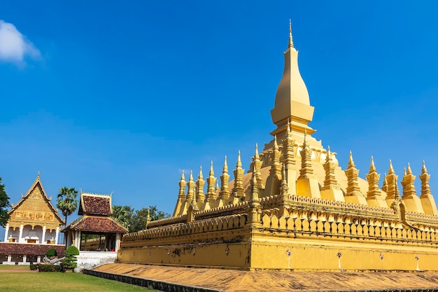 Phra that luang punkt orientacyjny i miejsca podróży w Vientiane w Laosie