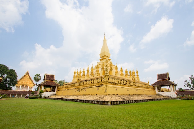 Phra That Luang Vientiane, Laos PDR Pha That Luang to pokryta złotem duża buddyjska stupa