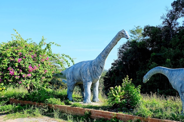 Phuwiangosaurus sirindhornae, dinosaur statua przy punktu widzenia kwan-phayao, Tajlandia.