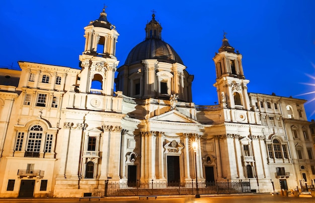 Piazza Navona nocą Rzym Włochy