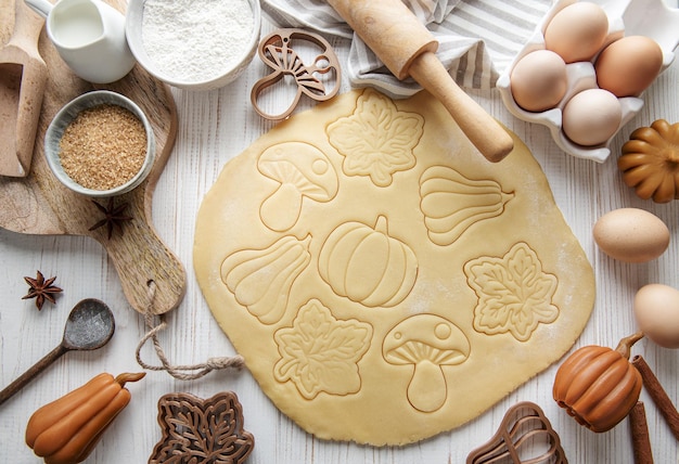 Pieczenie ciasteczek w formie dyni i liści