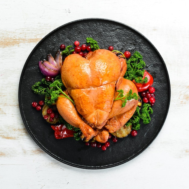Pieczony kurczak z warzywami i żurawiną Świąteczne tradycyjne jedzenie Święto Dziękczynienia Widok z góry Wolne miejsce na tekst